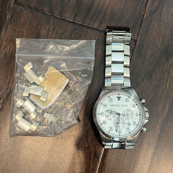 Michael Kors Men’s Watch in great condition. Only worn a couple times - Picture 4 of 4